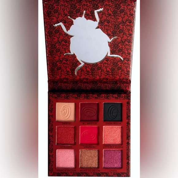 Limited Edition: Beetlejuice x Revolution Strange and Unusual Eyeshadow Palette - Picture 1 of 3